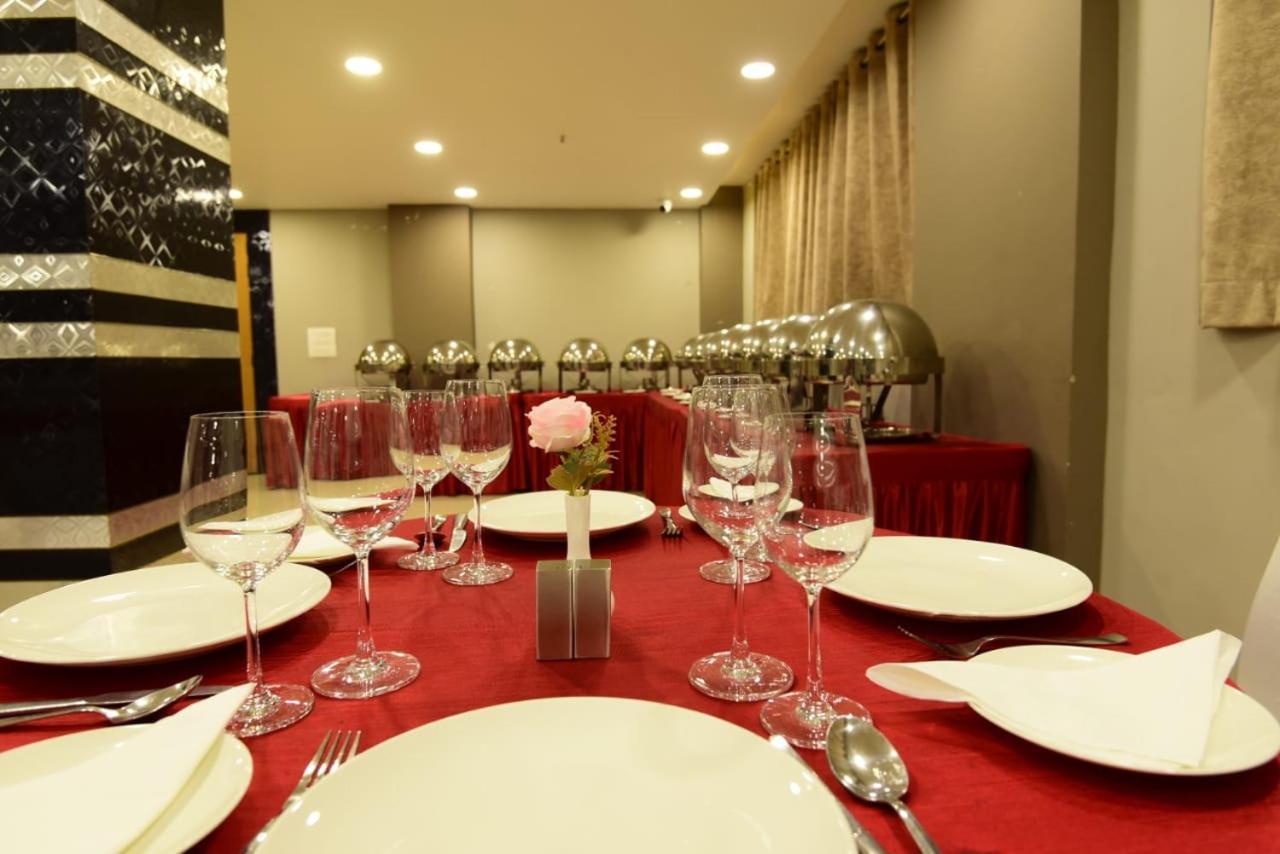 Click Hotel Guwahati Exterior foto
