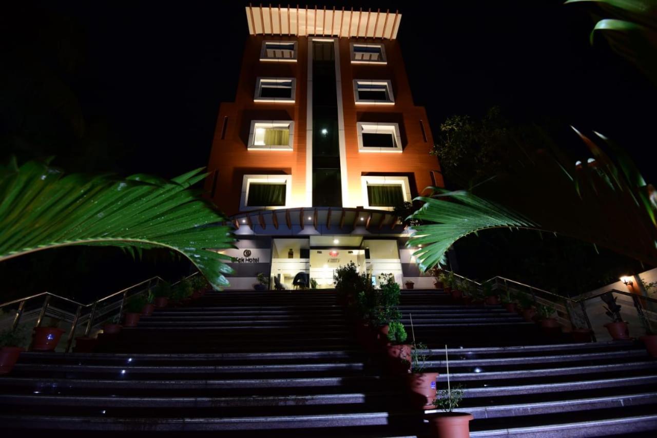 Click Hotel Guwahati Exterior foto