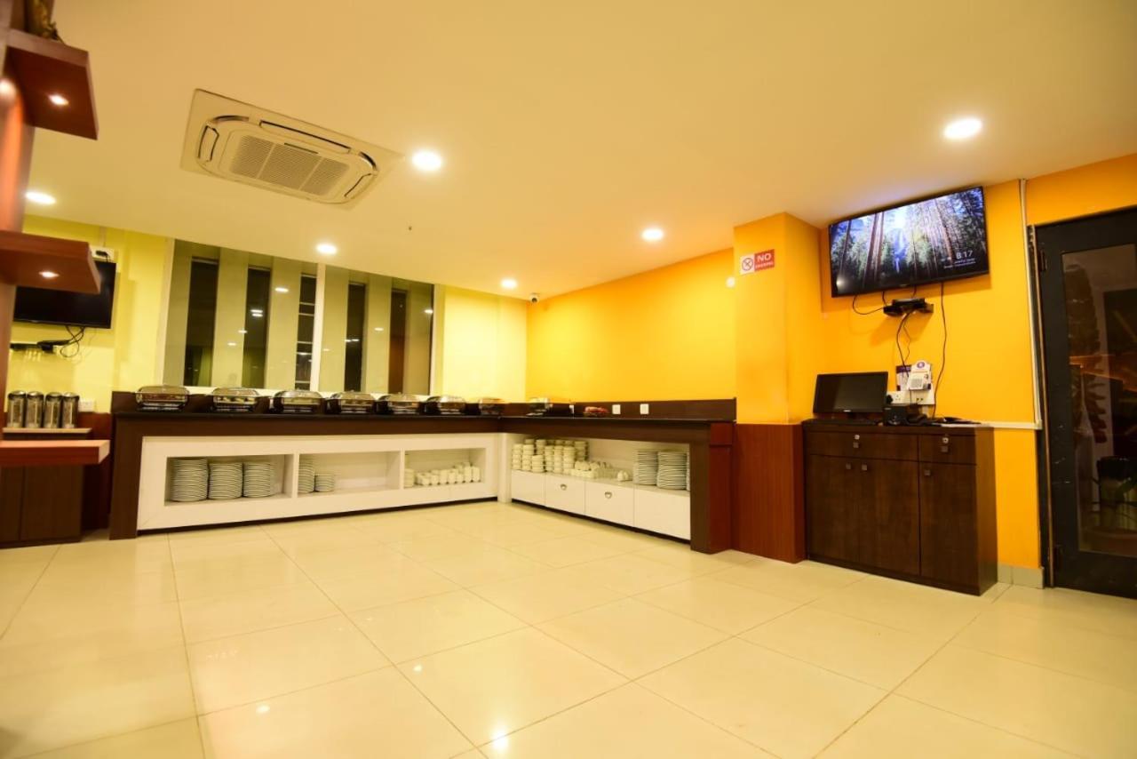 Click Hotel Guwahati Exterior foto